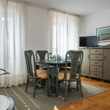 Clorinda Sea View Free Parking Apartment