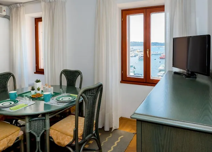 Clorinda Sea View Free Parking Apartment Rovinj